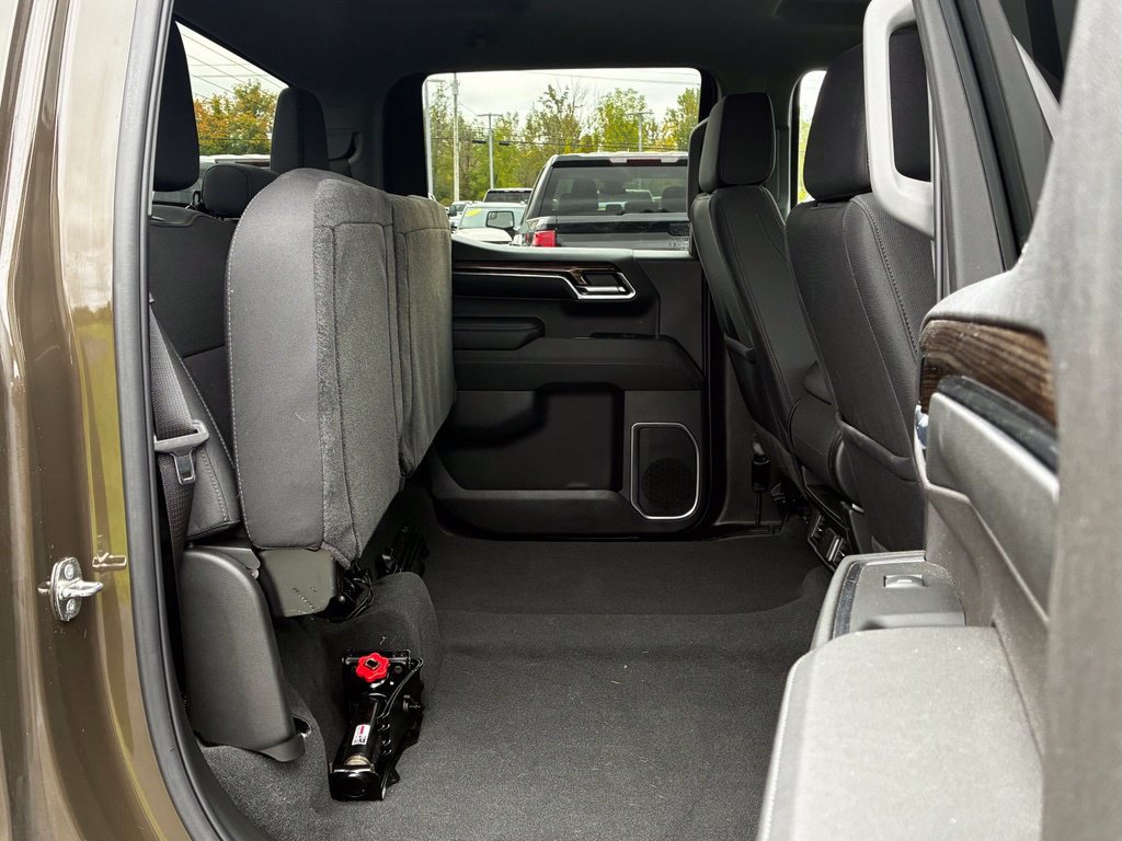 Used 2024 Chevrolet Silverado 1500 LT AWD/4WD image 31