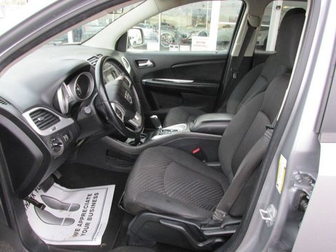 Used 2017 Dodge Journey SE w/ Flexible Seating Group FWD image 13