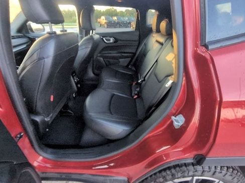 Used 2025 Jeep Compass Trailhawk AWD/4WD image 12