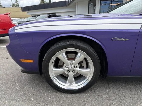 Used 2010 Dodge Challenger R/T RWD image 2