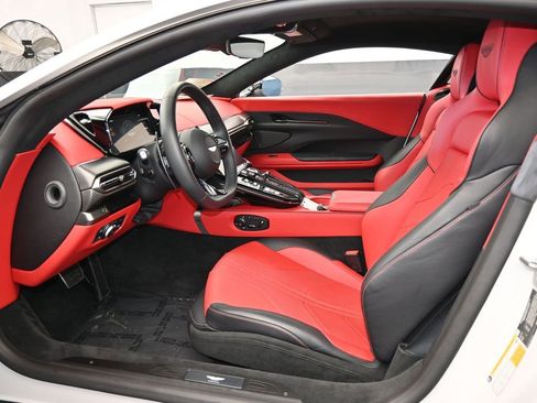 Used 2025 Aston Martin V8 Vantage Coupe image 14