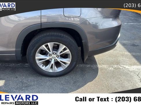 Used 2014 Toyota Highlander XLE AWD/4WD image 10