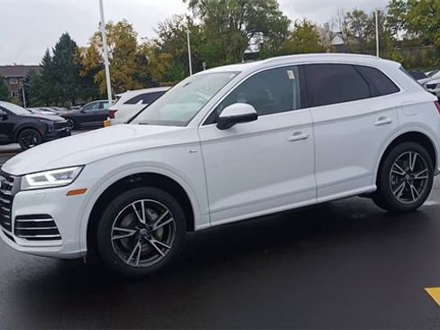 Used 2020 Audi Q5 e Premium Plus w/ Premium Plus Package image 7