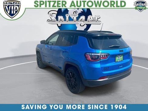 Used 2023 Jeep Compass Latitude w/ Sun and Sound Group AWD/4WD image 7