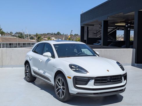 Certified 2025 Porsche Macan AWD/4WD image 7