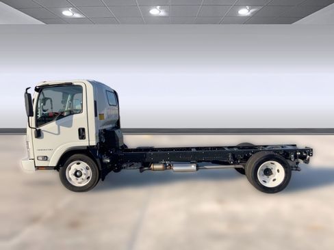 New 2025 Chevrolet Low Cab Forward image 2