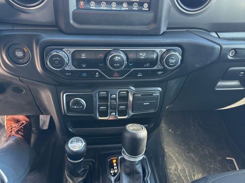 Used 2023 Jeep Wrangler Unlimited image 14