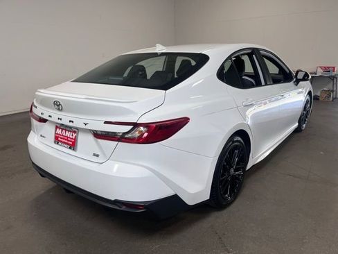 Used 2025 Toyota Camry SE FWD image 3