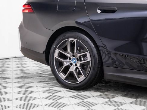 Certified 2025 BMW i5 xDrive40 w/ Premium Package image 32