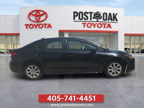 Used 2025 Toyota Corolla LE FWD image 5