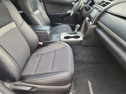 Used 2014 Toyota Camry SE w/ Moonroof Package image 26