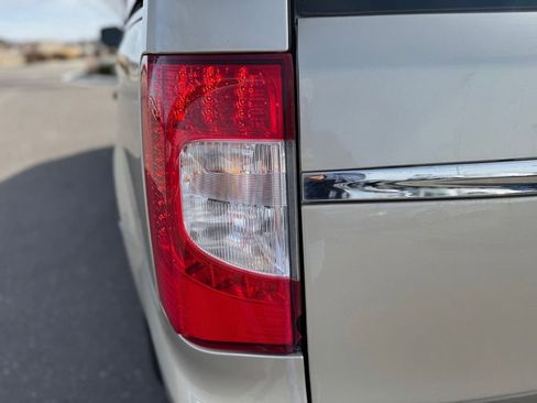 Used 2014 Chrysler Town & Country Touring-L w/ Driver Convenience Group image 42