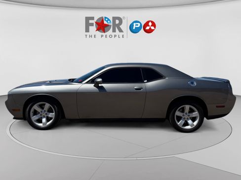 Used 2012 Dodge Challenger SXT RWD image 2