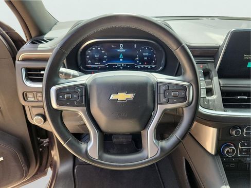 Used 2024 Chevrolet Suburban LT RWD image 21