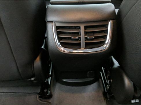 Used 2020 Chevrolet Malibu LT image 24