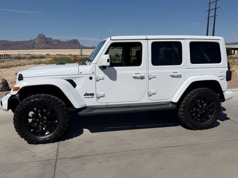 Used 2020 Jeep Wrangler Unlimited Sahara AWD/4WD image 5