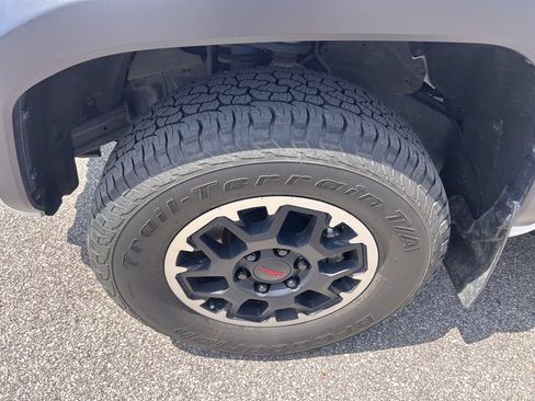 Used 2024 Toyota Tacoma TRD Off-Road AWD/4WD image 31