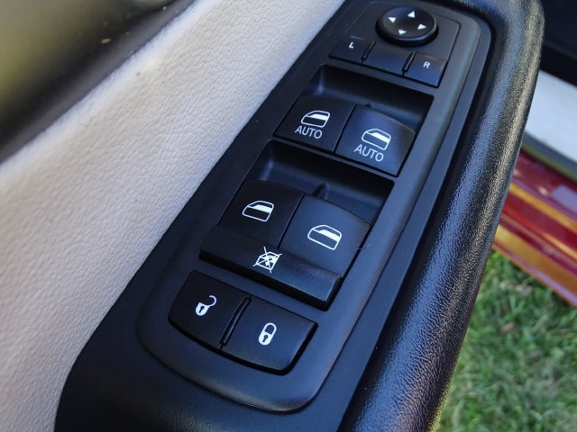 Used 2020 Chrysler Pacifica Touring-L FWD image 11