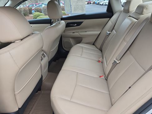 Used 2017 Nissan Altima 3.5 SL w/ 3.5SL Technology Package image 13