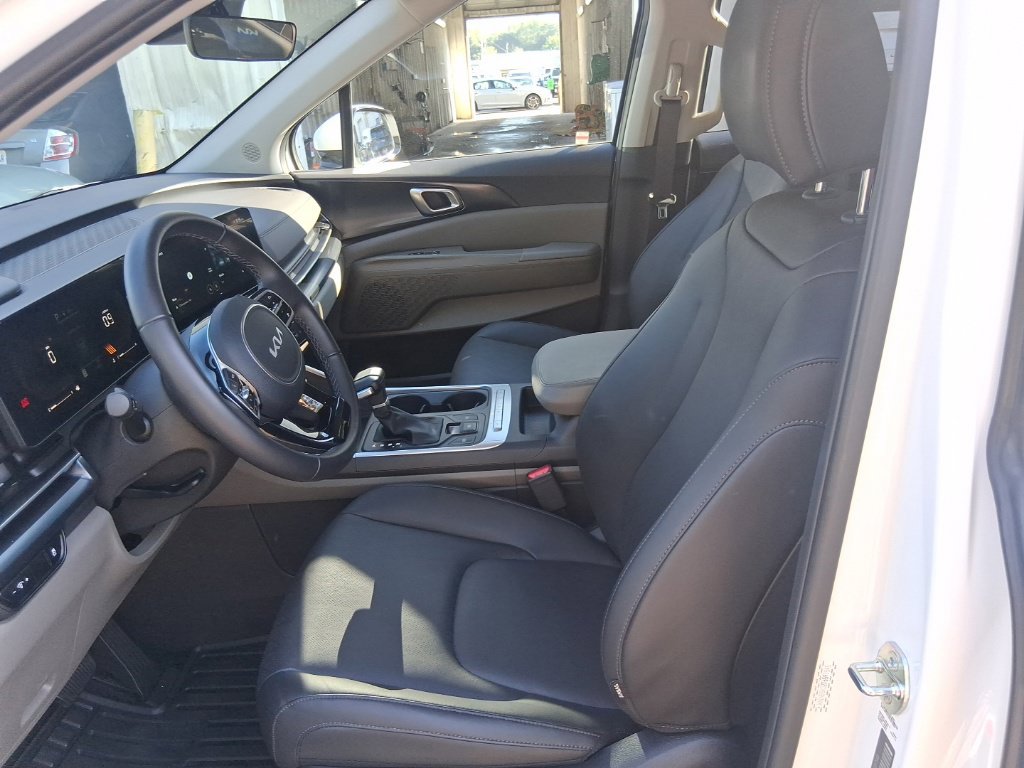 Certified 2026 Kia Carnival FWD image 11