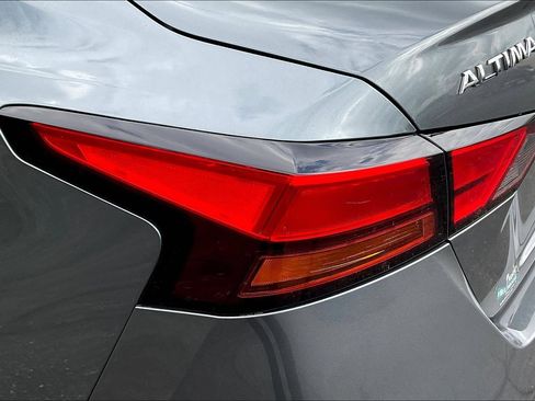 Used 2019 Nissan Altima 2.5 SR w/ SR Premium Package FWD image 18