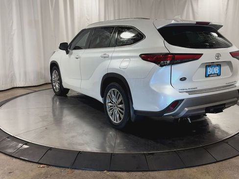 Used 2022 Toyota Highlander Platinum image 8