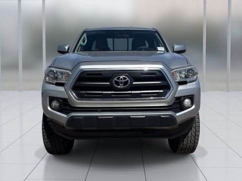 Used 2016 Toyota Tacoma SR5 w/ Towing Package RWD image 9
