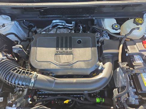 Used 2023 GMC Acadia SLT image 13