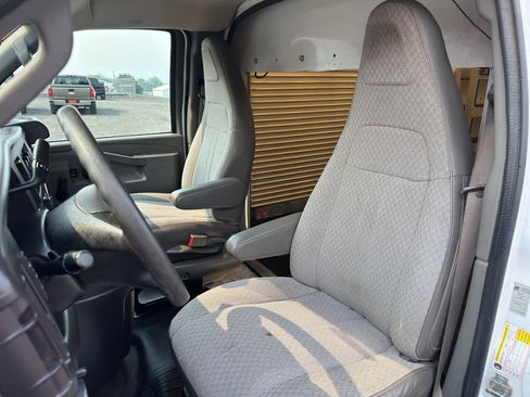 Used 2016 Chevrolet Express 3500 w/ Chrome Appearance Package image 10