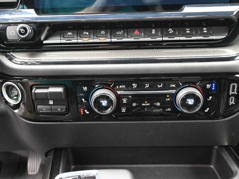 Used 2022 Chevrolet Silverado 1500 ZR2 AWD/4WD image 9