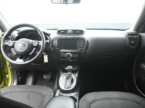 Used 2018 Kia Soul + FWD image 12