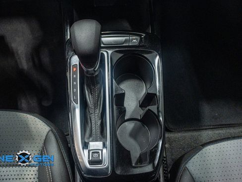 Used 2025 Chevrolet Trax LT w/ Driver Confidence Package FWD image 19