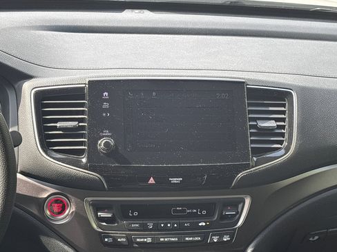 Used 2022 Honda Pilot Sport image 16