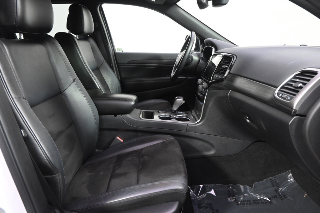 Used 2020 Jeep Grand Cherokee Altitude AWD/4WD image 16
