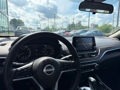Used 2024 Nissan Altima 2.5 SV FWD image 19