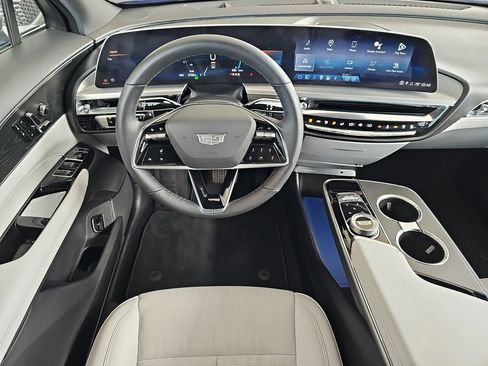 Certified 2024 Cadillac Lyriq Luxury AWD/4WD image 15