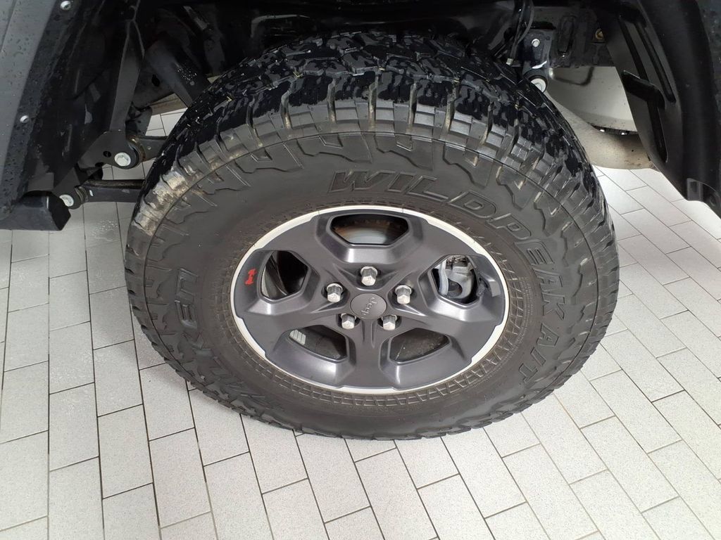 Used 2023 Jeep Gladiator Rubicon w/ Cold Weather Group AWD/4WD image 8