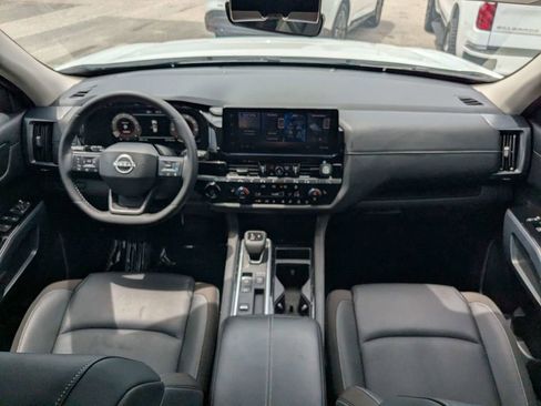 Used 2026 Nissan Pathfinder SL FWD image 15