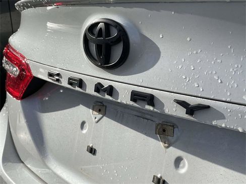 Used 2022 Toyota Camry XSE image 11