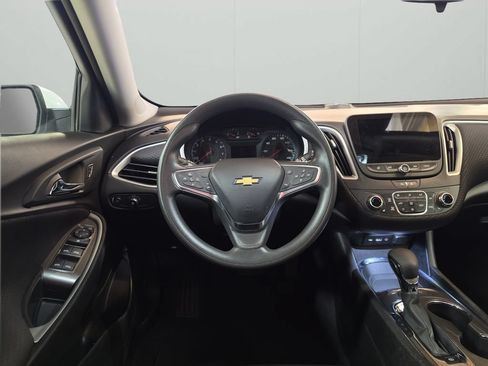 Used 2025 Chevrolet Malibu LT FWD image 17