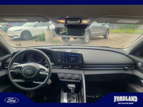 Used 2022 Hyundai Elantra SE FWD image 20
