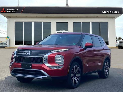 New 2025 Mitsubishi Outlander SE image 1
