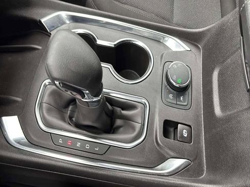 Used 2023 Chevrolet Traverse LT image 20