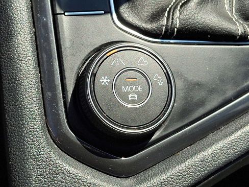 Certified 2024 Volkswagen Tiguan SE R-Line AWD/4WD image 22