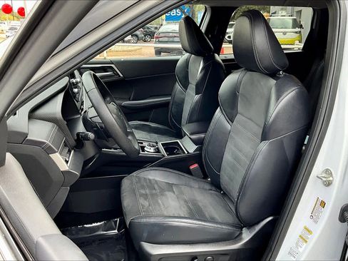 Used 2023 Mitsubishi Outlander SE image 8