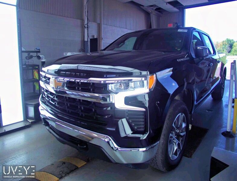 Used 2024 Chevrolet Silverado 1500 LT AWD/4WD image 2