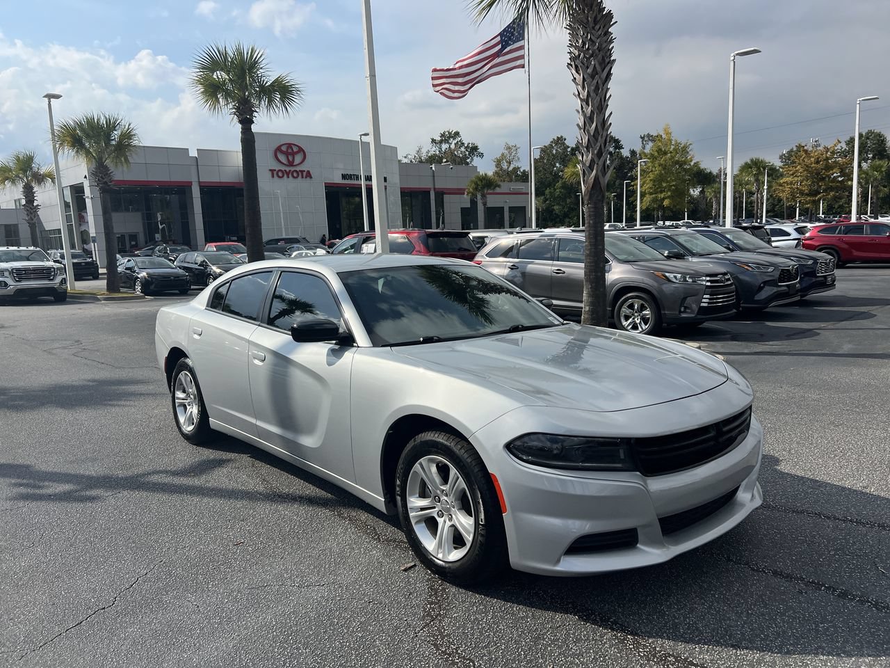 Used 2023 Dodge Charger SXT RWD image 2