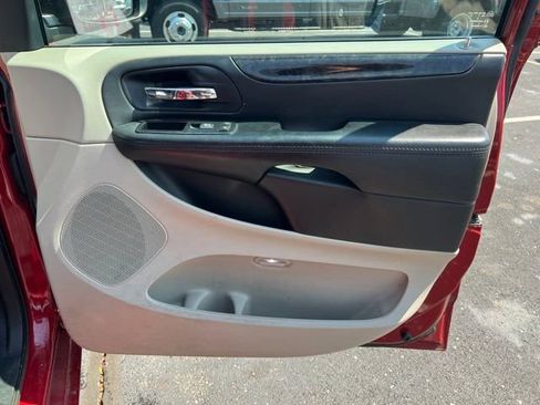 Used 2015 Dodge Grand Caravan SXT w/ Rear Park Assist Package FWD image 29