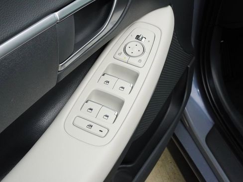 Used 2025 Hyundai Sonata SE FWD image 22