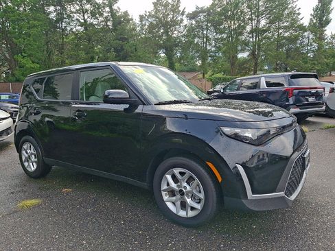 Used 2025 Kia Soul LX w/ LX Technology Package FWD image 7